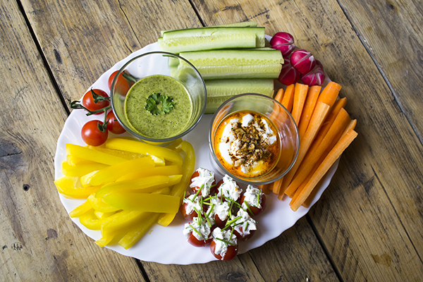 Spiksplinternieuw Gekleurde groenteplatter met dip! - Eerlijker Eten: gezonde recepten GR-33