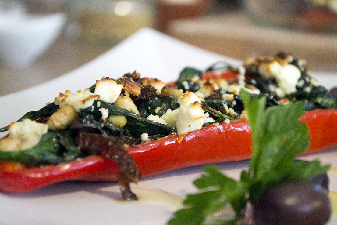 Gevulde puntpaprika met spinazie en feta (vlog) Eerlijker Gevulde puntpaprika met feta | Angeli Kookt